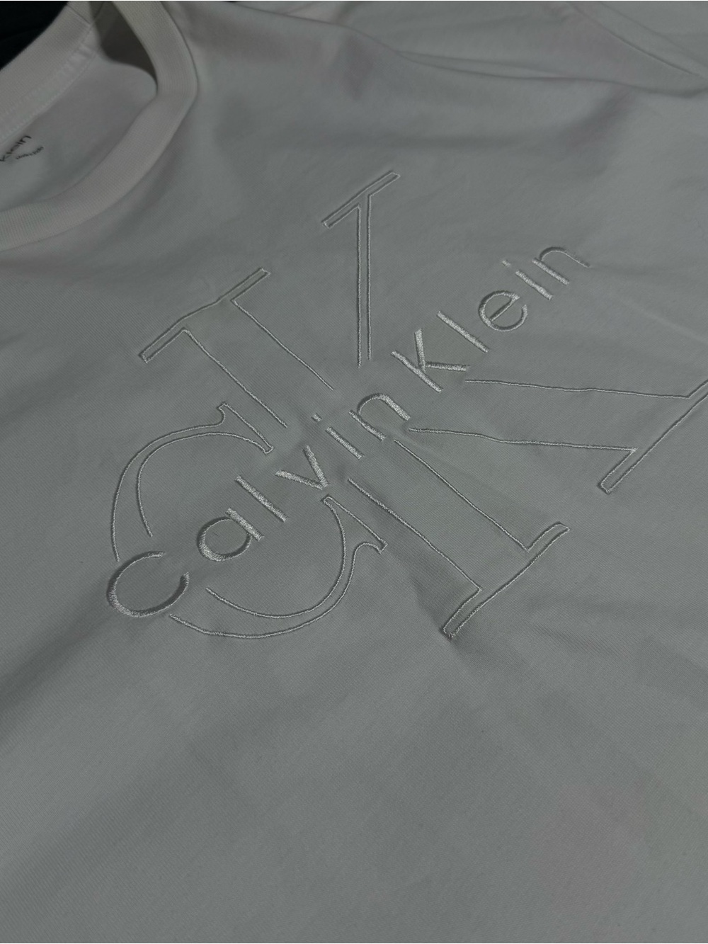 Calvin Klein White Short-Sleeve Tee with Raised Logo🔥